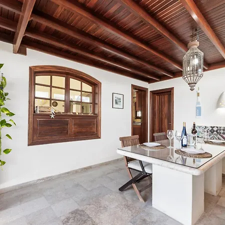 Villa Helen Playa Blanca